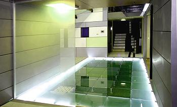Подсветка стеклянного пола в гостинице в Ростове-на-Дону. Готовые проекты ПерилаГлавСнаб