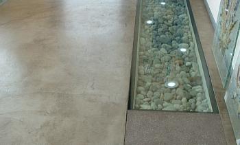 Стеклянный пол в квартиру с декоративной композицией в Ростове-на-Дону. Готовые проекты ПерилаГлавСнаб