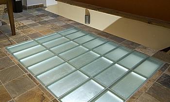 Стеклянный пол в квартиру с подсветкой в Ростове-на-Дону. Готовые проекты ПерилаГлавСнаб