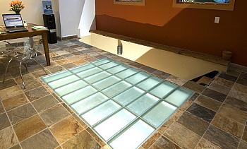 Подсветка стеклянного пола в доме в Ростове-на-Дону. Готовые проекты ПерилаГлавСнаб