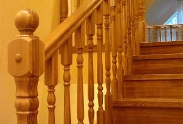 Деревянные лестницы купить в Ростове-на-Дону