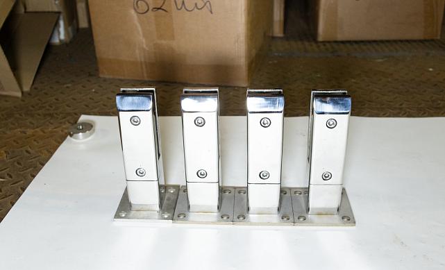 Стеклодержатель литой напольный, плоский 50х50х190 мм, для стекла 10-12 мм, полированный AISI 304, уценка k275-2-У 6