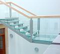Стеклянные ступени и стеклянная площадка на лестнице в Ростове-на-Дону. Готовые проекты ПерилаГлавСнаб - фото 1